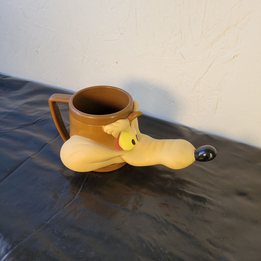 Warner Bros. Wile E. Coyote Looney Tunes 1993 Plastic Figural Mug 12 fl oz - Picture 4 of 10